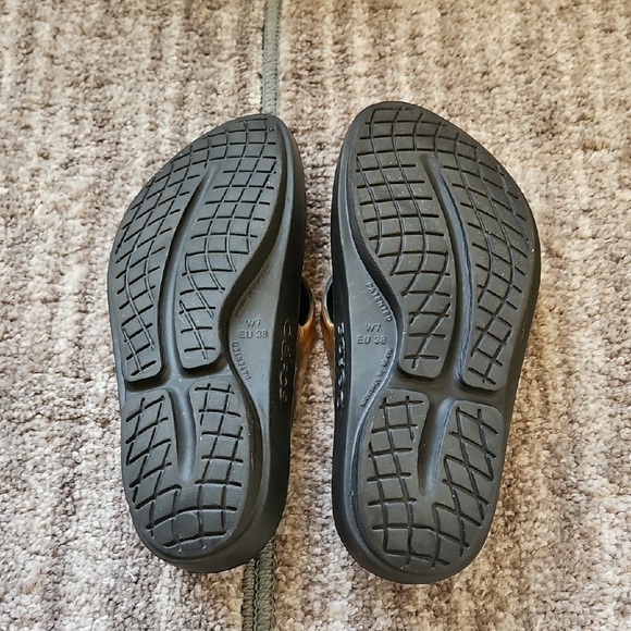 Oofos Black and Gold Flip Flops - Picture 2 of 3